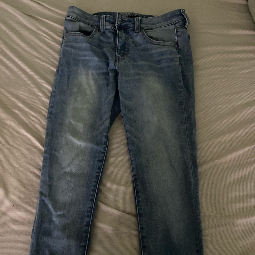 American Eagle Light Wash Skinny Jeans!